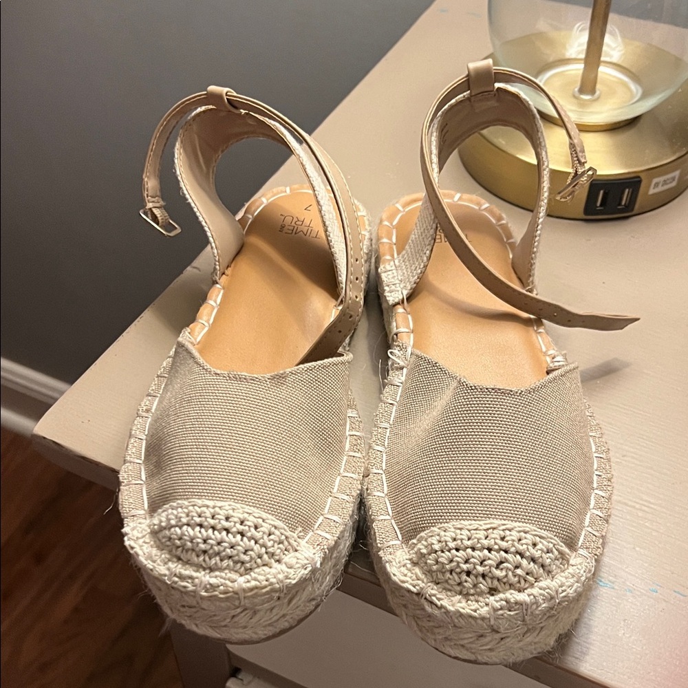 Tru Time Beige Espadrille Sandals size 7